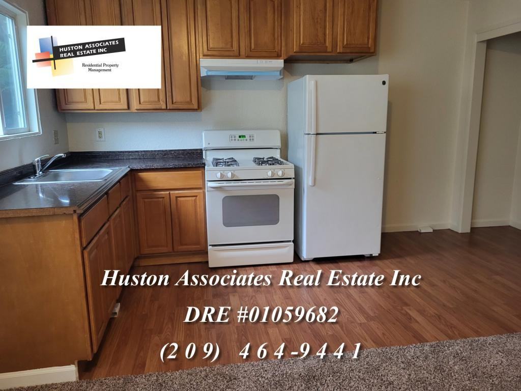 404 W Oak St - Photo 4 of 8