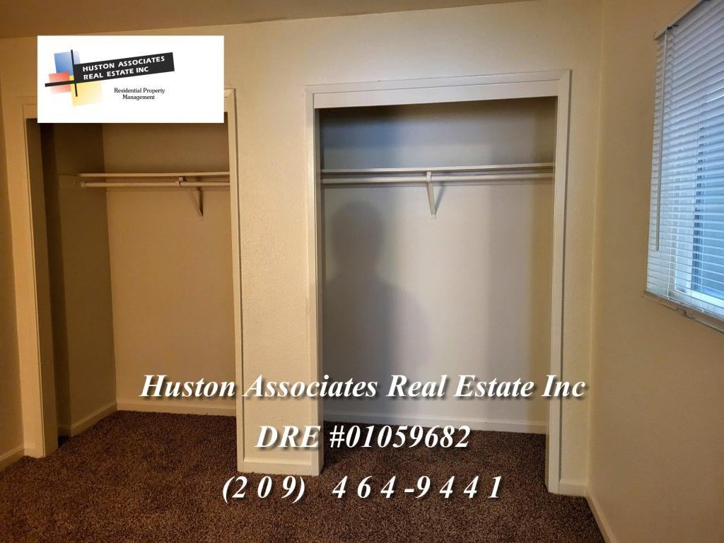 404 W Oak St - Photo 5 of 8