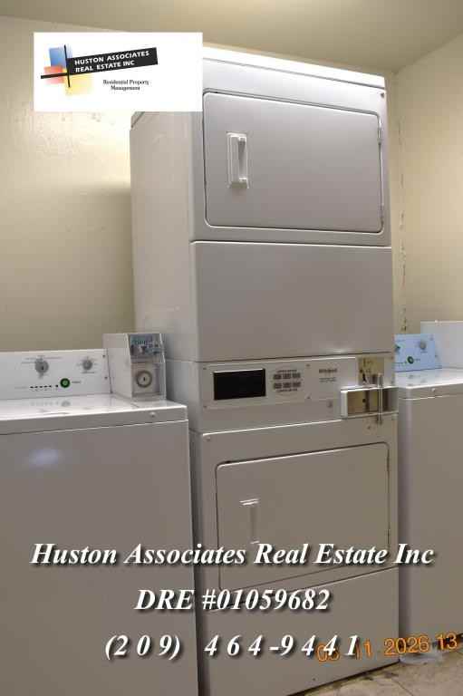 404 W Oak St - Photo 7 of 8