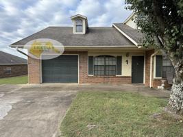 featured image of 1918 Mockingbird Ln #1