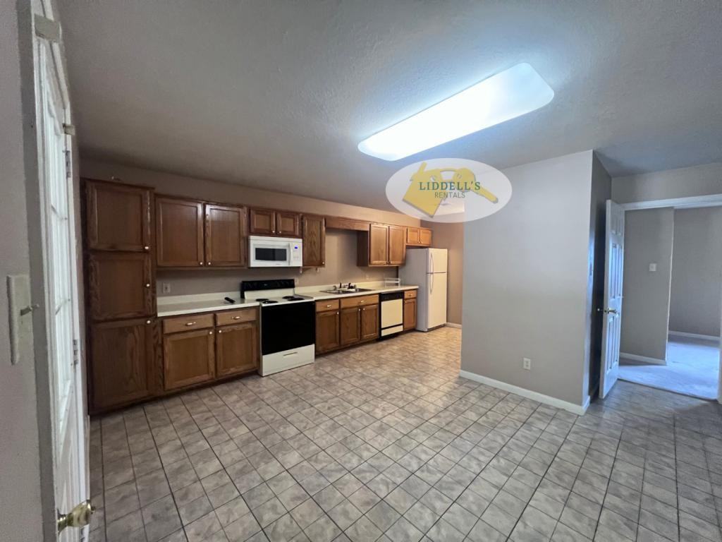2000 Mockingbird Ln #3 - Photo 3 of 11