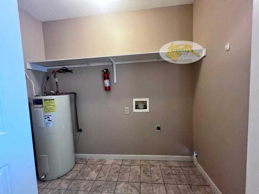 2000 Mockingbird Ln #3 - Photo 4 of 11