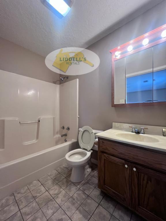 2000 Mockingbird Ln #3 - Photo 6 of 11