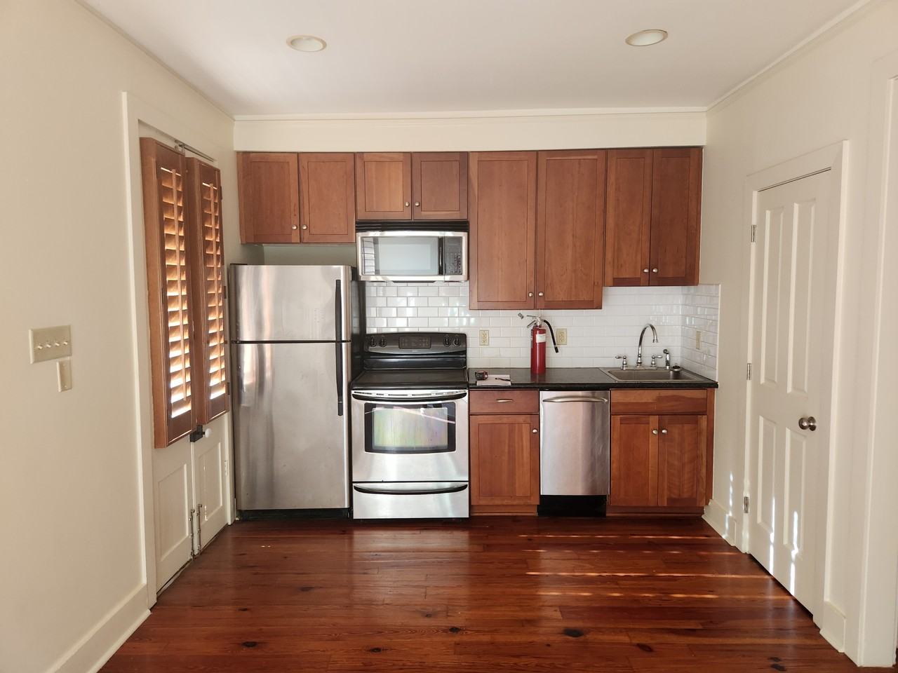 1025 Dumaine St #3 - Photo 7 of 9