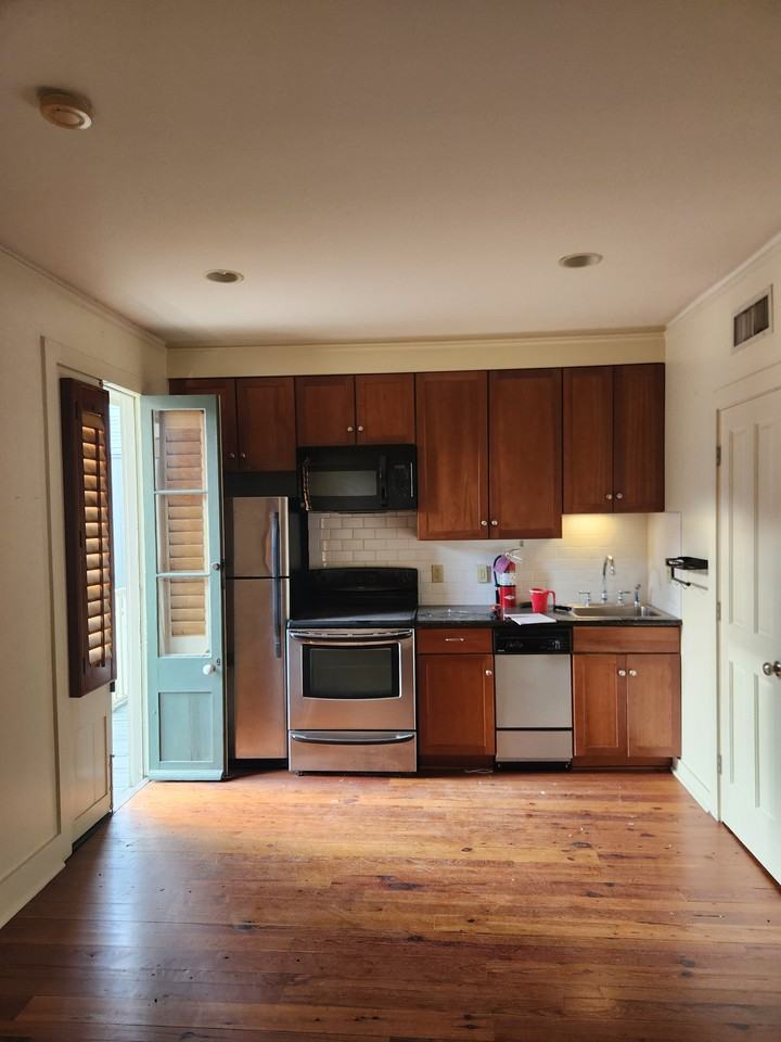 1025 Dumaine St #4 - Photo 3 of 4