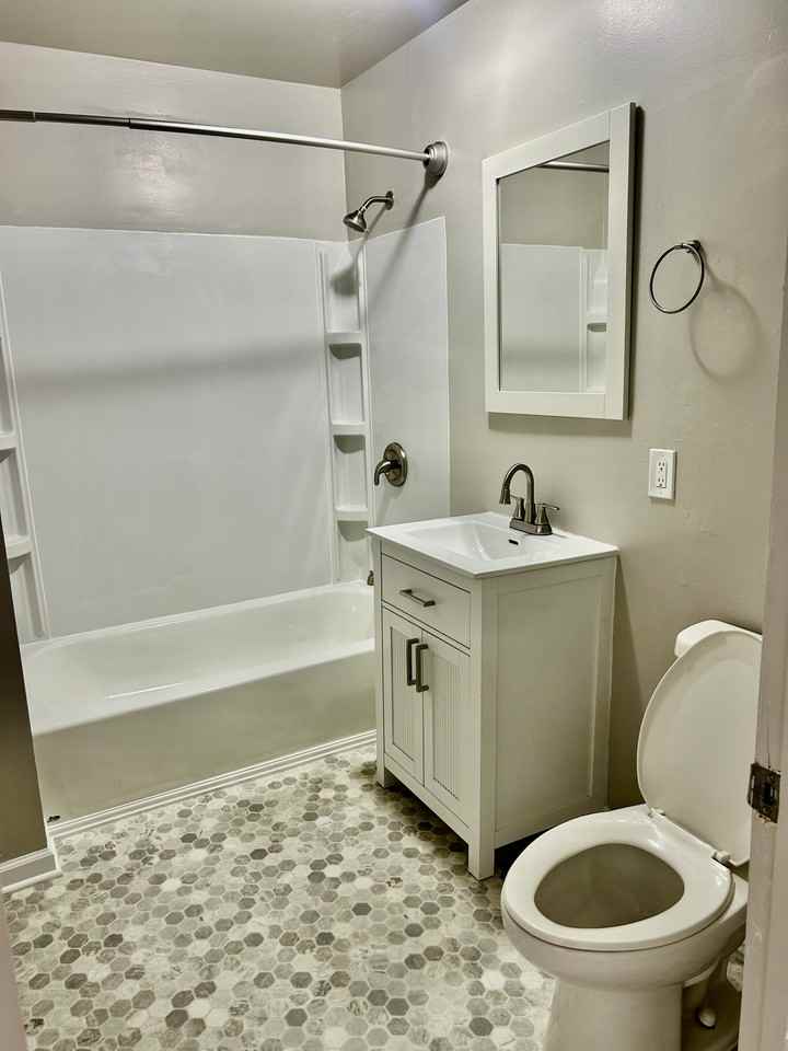 2413 W Juneau Ave - Photo 4 of 5