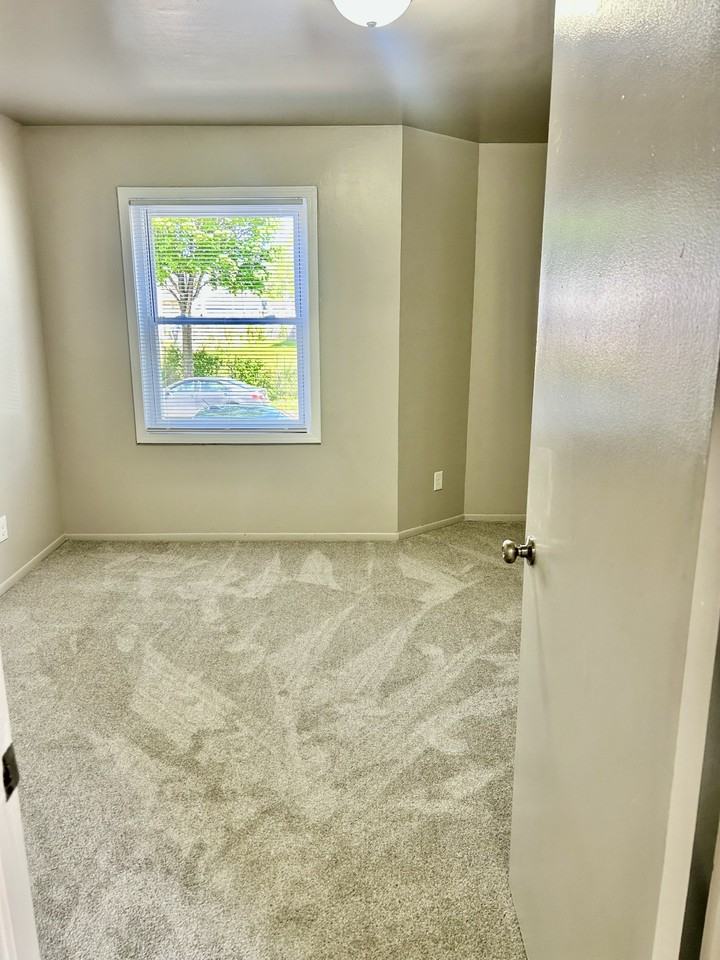 2413 W Juneau Ave - Photo 5 of 5