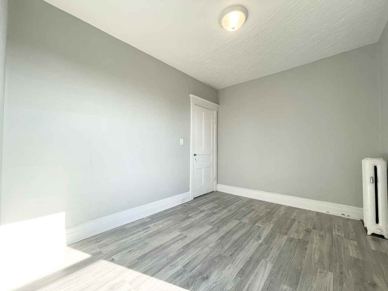 549 Main Street East #8 - Photo 4 of 11
