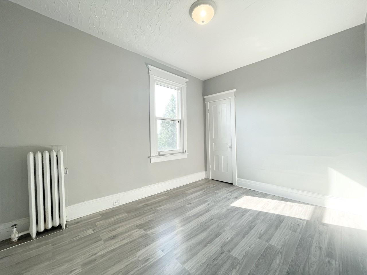 549 Main Street East #8 - Photo 5 of 11