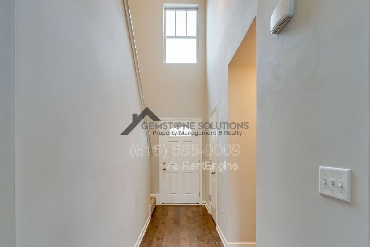 4018 Commons Dr - Photo 4 of 10
