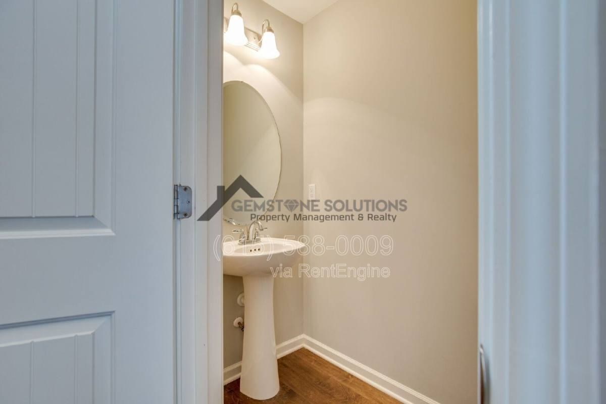 4018 Commons Dr - Photo 5 of 10