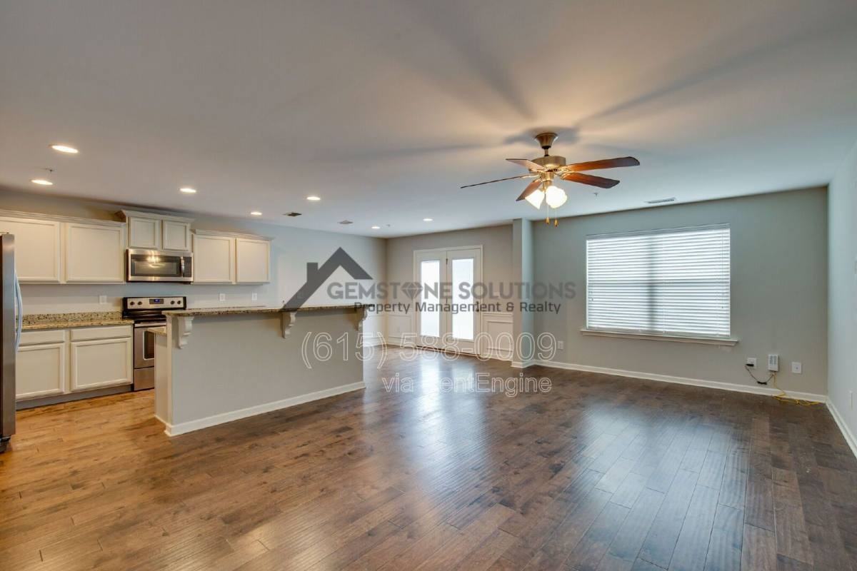 4018 Commons Dr - Photo 6 of 10