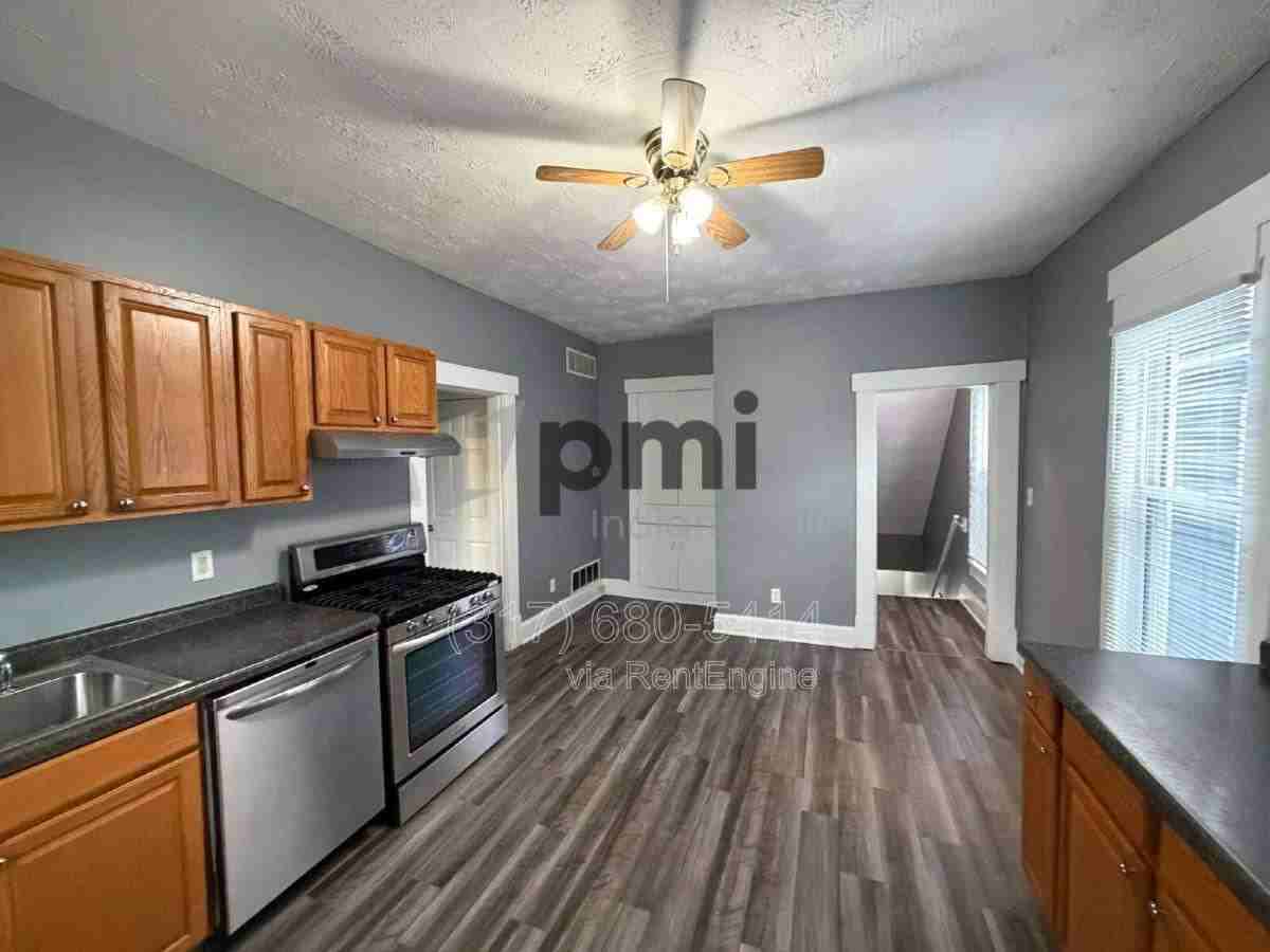 2564 Deming Ave - Photo 2 of 10