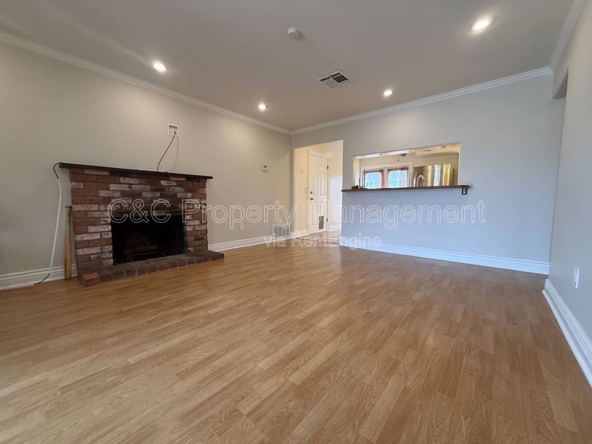 476 Ferris Ave - Photo 3 of 10