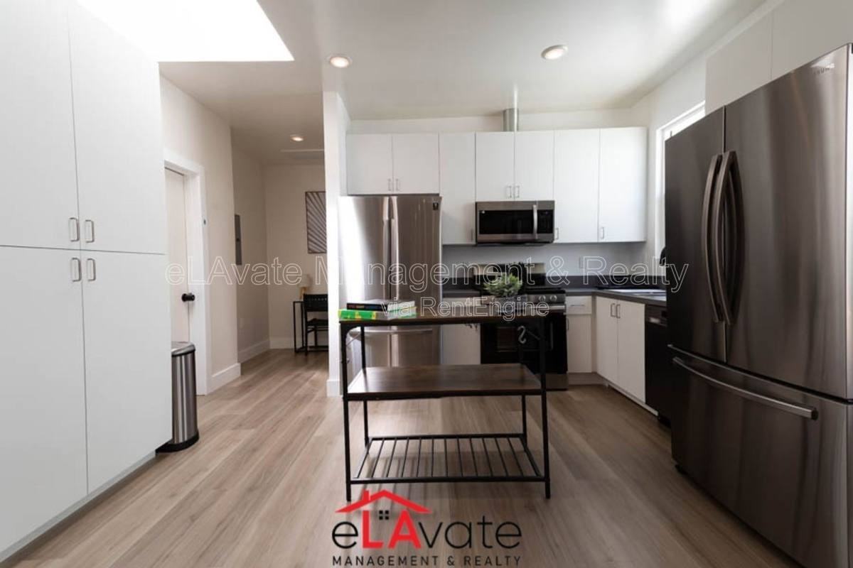 564 N Virgil Ave #560 - Photo 4 of 10