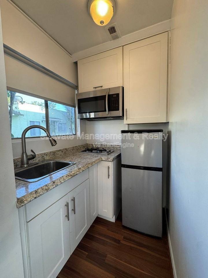 10822 Ventura Blvd #1 - Photo 3 of 10