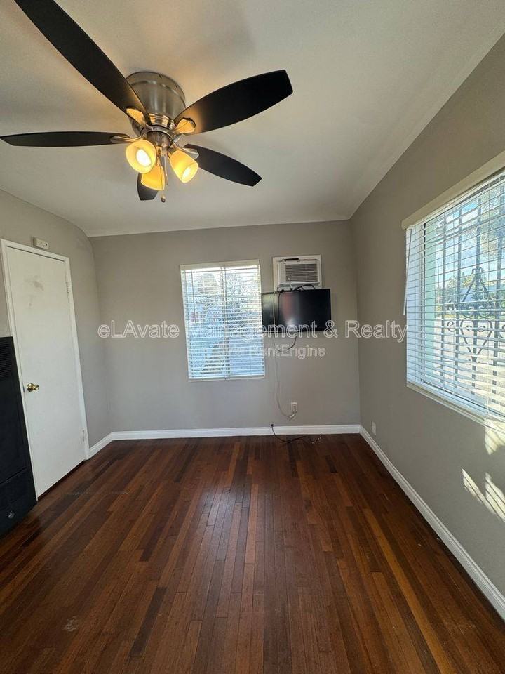 10822 Ventura Blvd #1 - Photo 5 of 10