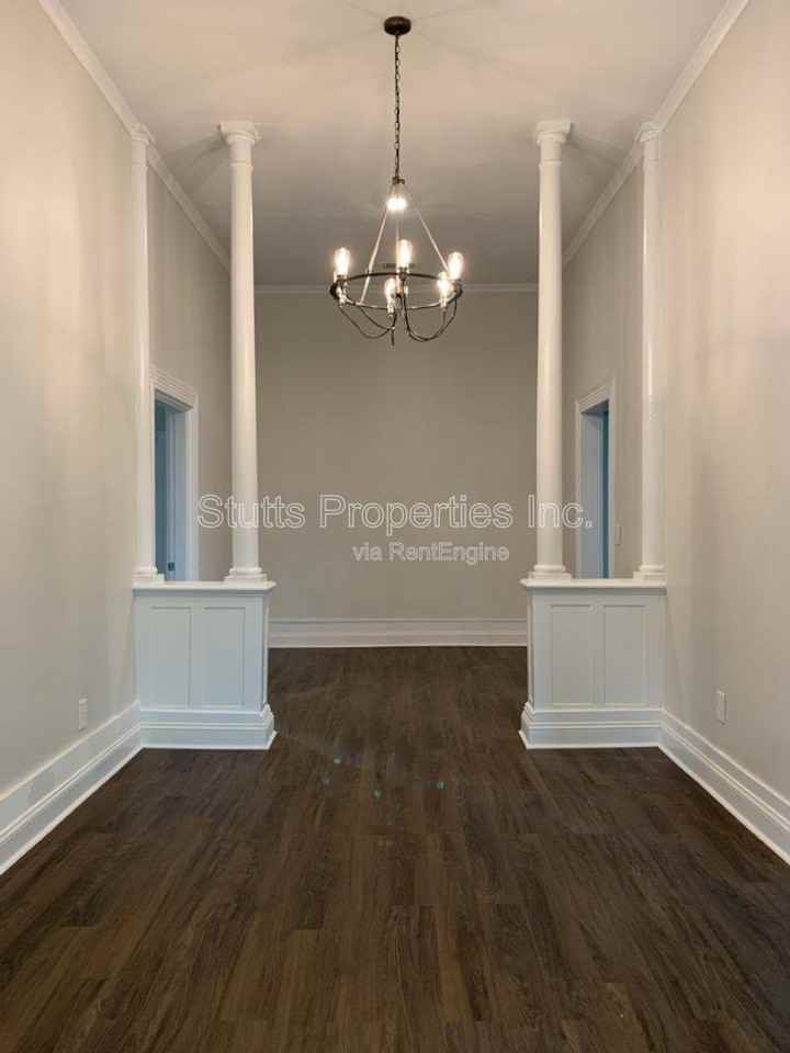 406 W 6th St - Photo 3 of 10