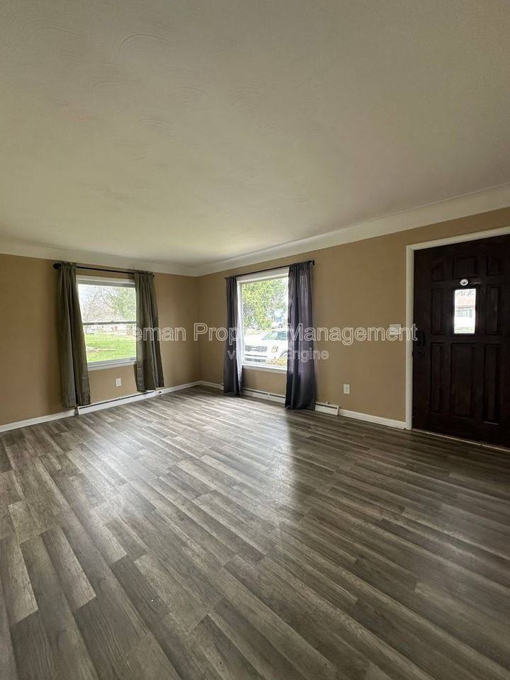 2909 Range St - Photo 3 of 10