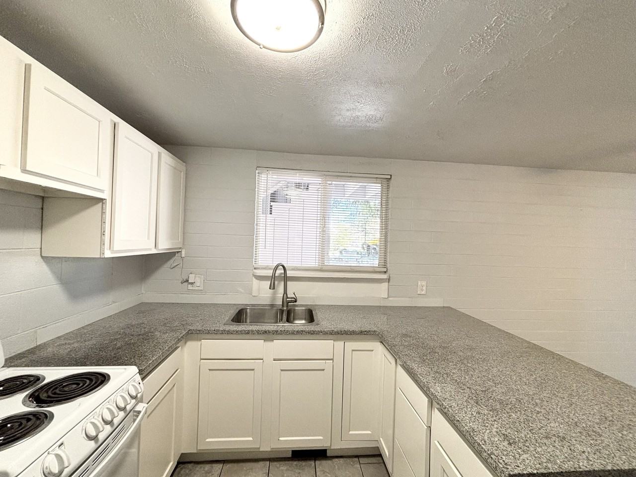1940 Southeast #A - Photo 4 of 12
