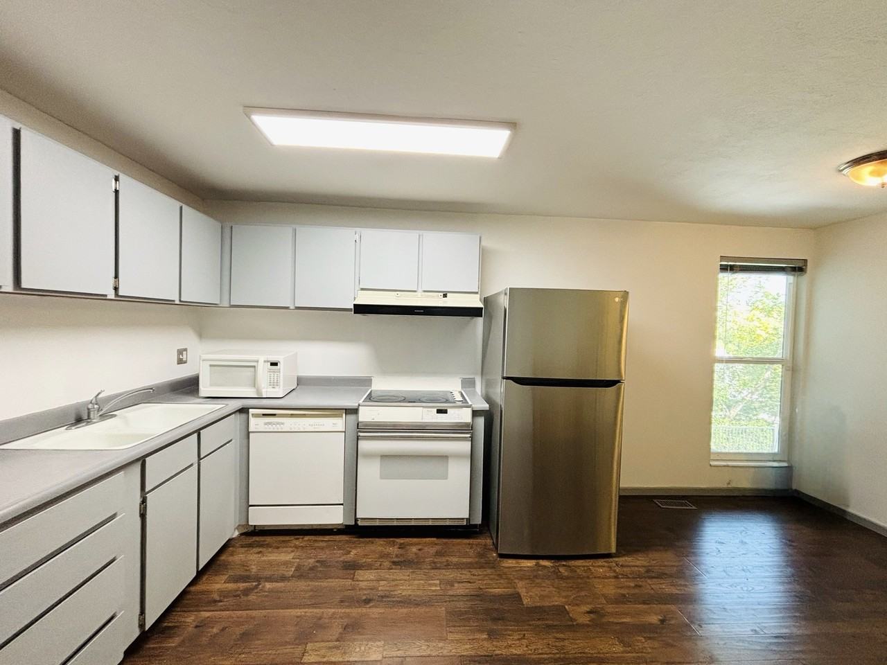 333 E St #1 - Photo 4 of 22