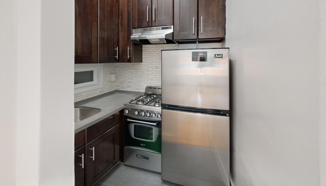 124 Mason Street - Photo 3 of 20