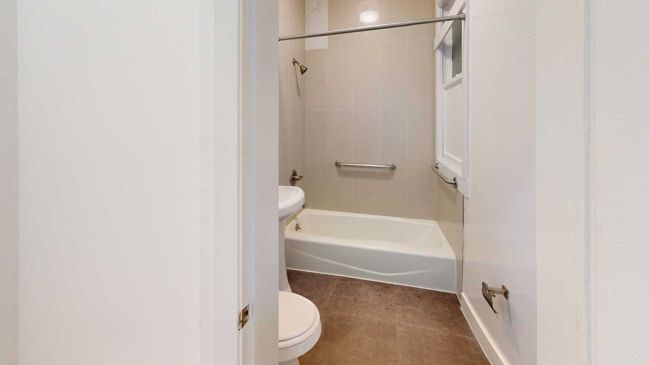124 Mason Street - Photo 4 of 20