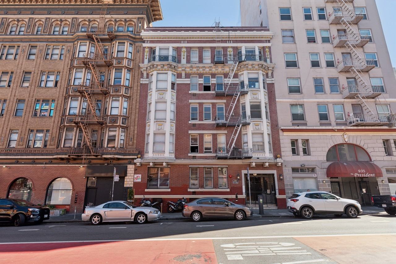 925 Geary Street - Photo 4 of 39