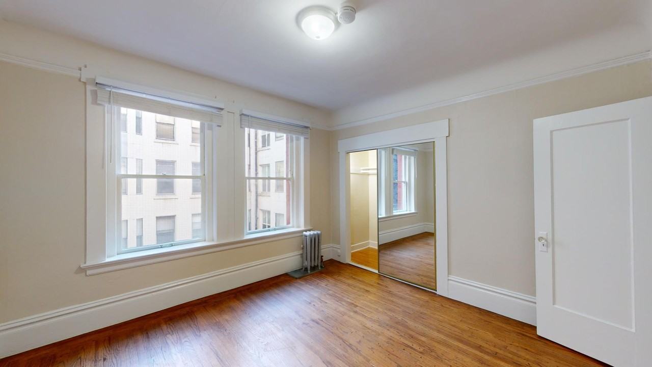 925 Geary Street - Photo 5 of 39
