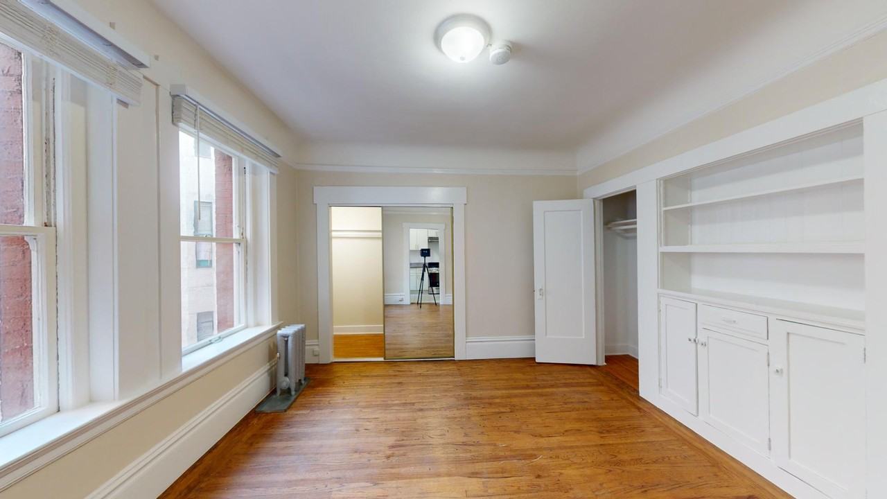 925 Geary Street - Photo 6 of 39
