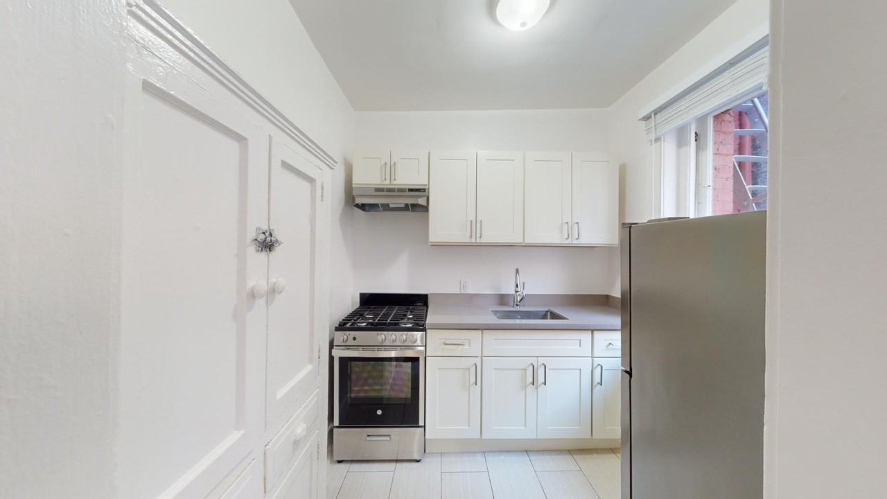 925 Geary Street - Photo 7 of 39