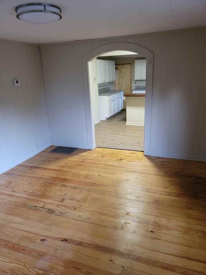 55 Burnette St - Photo 6 of 9