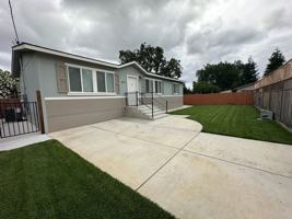 featured image of 212 Las Flores Ave