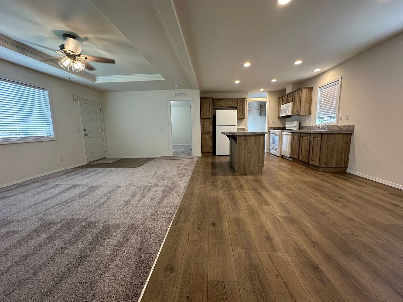 212 Las Flores Ave - Photo 5 of 15