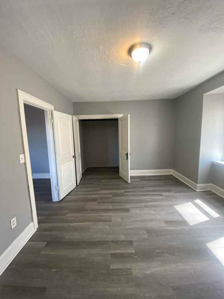 3834 Glenway Ave - Photo 4 of 16