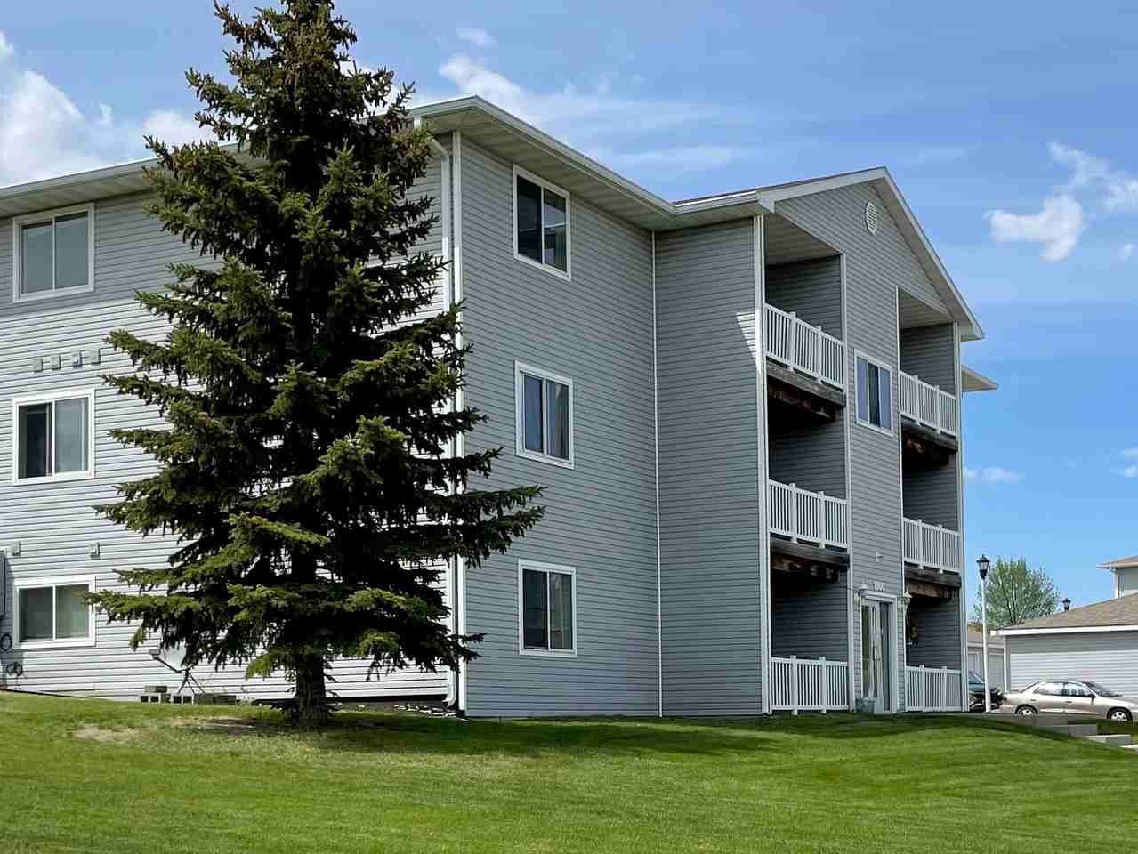 Terrace Pointe - Photo 4 of 5