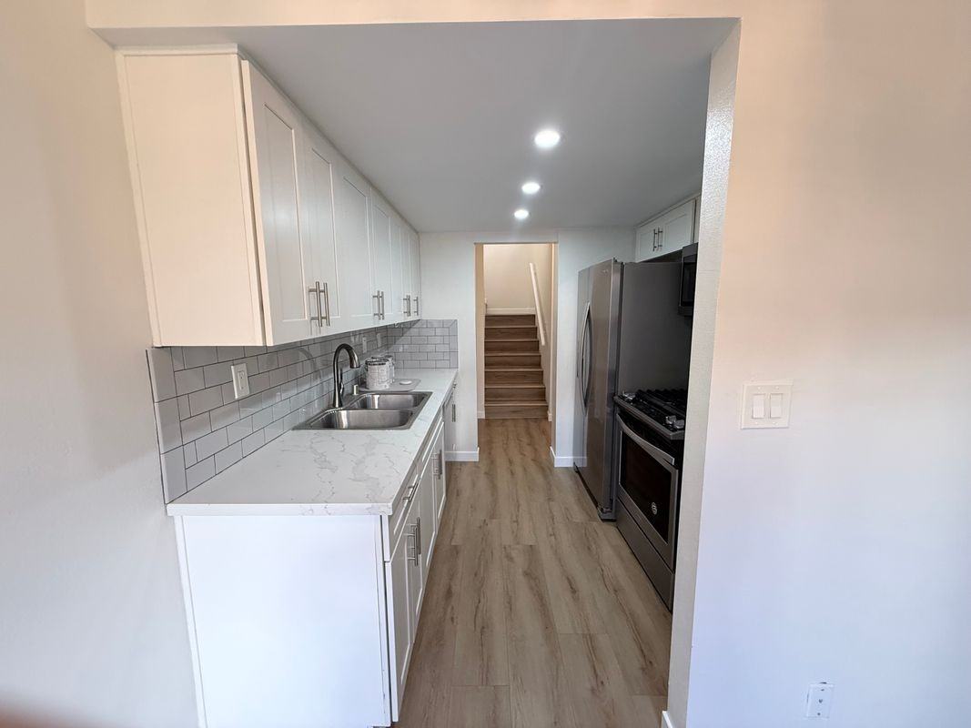 14700 S Berendo Ave ##2 - Photo 2 of 24