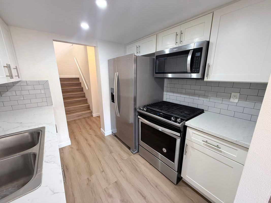 14700 S Berendo Ave ##2 - Photo 3 of 24