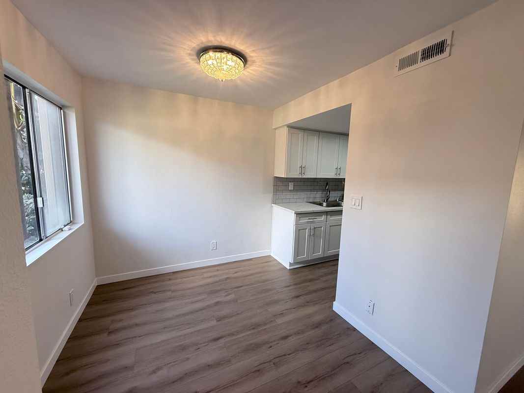 14700 S Berendo Ave ##2 - Photo 4 of 24