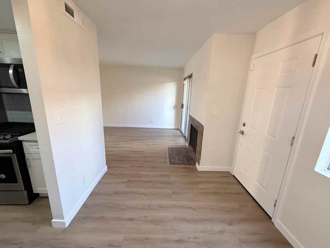 14700 S Berendo Ave ##2 - Photo 5 of 24