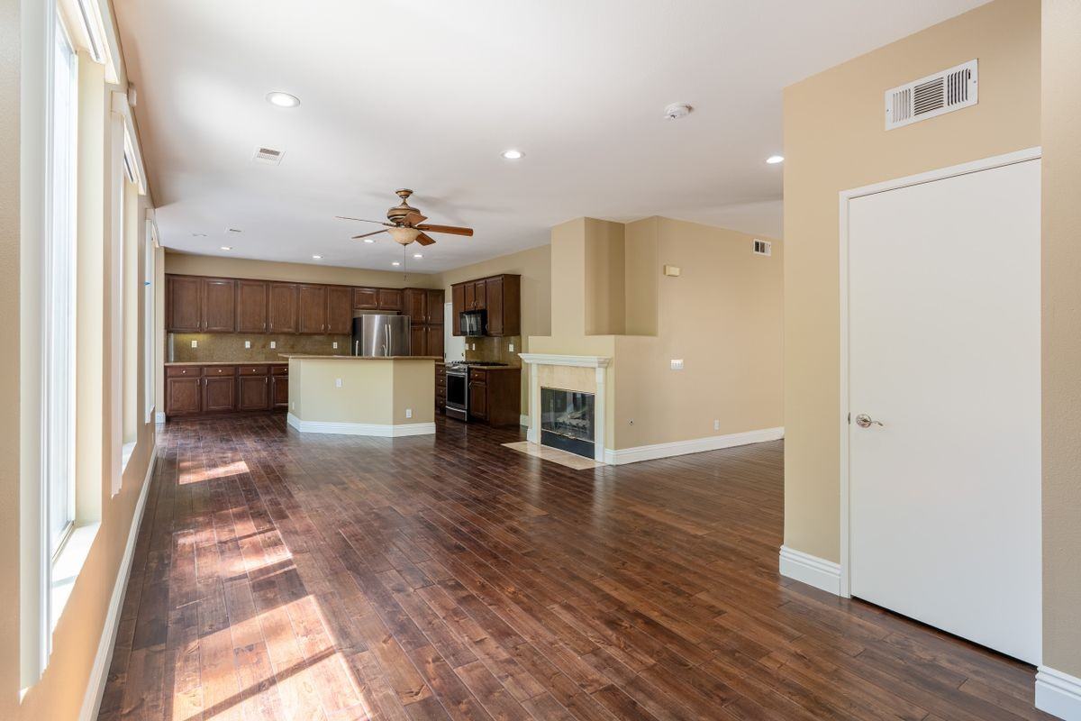 8704 E Wiley Way - Photo 6 of 26