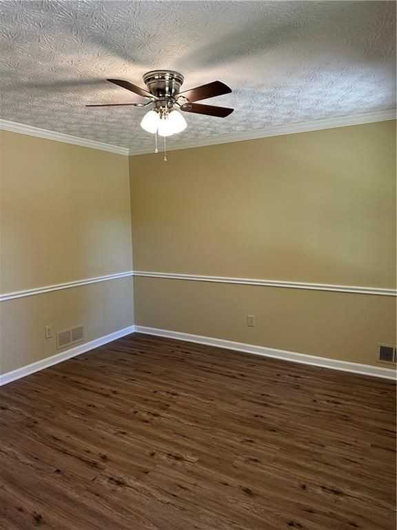 3305 Maple Ridge Ct - Photo 4 of 33