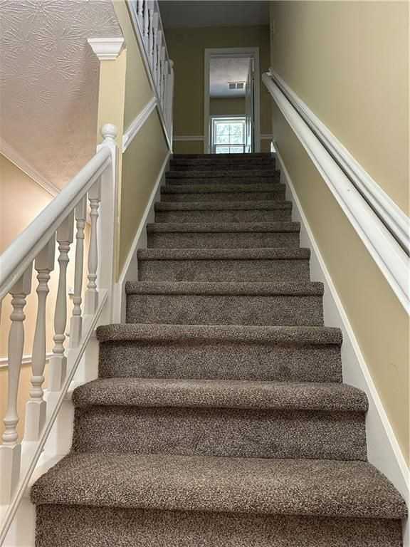 3305 Maple Ridge Ct - Photo 7 of 33