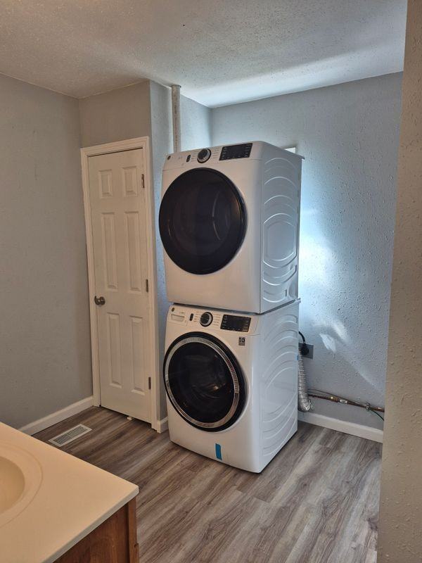 1643 32nd St Ne - Photo 3 of 12