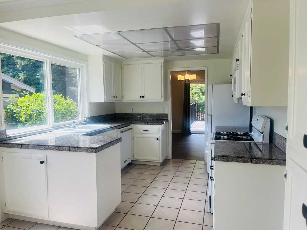 756 Old Creek Rd - Photo 6 of 28