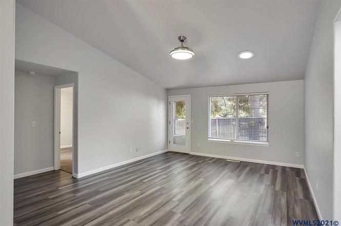 1052 Ginger Ave Se - Photo 3 of 10