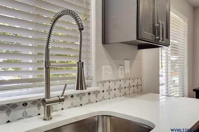 1052 Ginger Ave Se - Photo 4 of 10