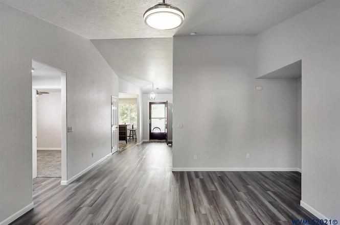 1052 Ginger Ave Se - Photo 5 of 10