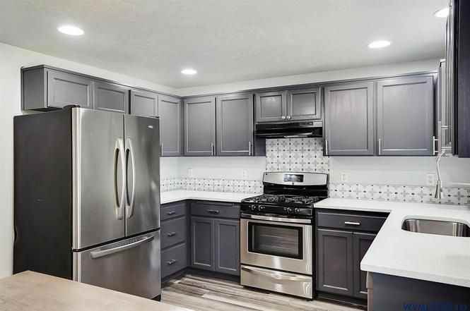 1052 Ginger Ave Se - Photo 6 of 10