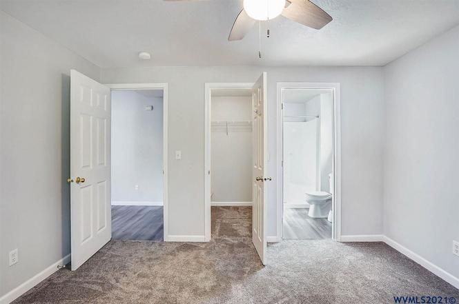1052 Ginger Ave Se - Photo 7 of 10